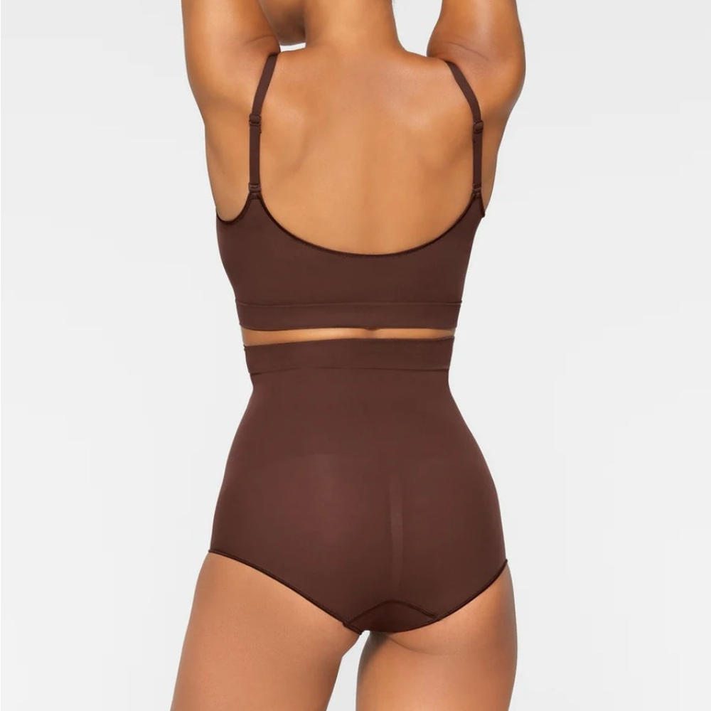 Skims Womens Seamless Sculpt High Waisted Brief Medium Support Cocoa Size s